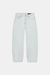 Jeans ZW Collection de tiro alto y diseño tapered leg, en tono celeste claro. Cuenta con cinco bolsillos, trabillas para cinto y cierre frontal con cremallera y botón metálico.