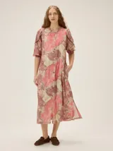 Vestido largo de algodón con estampado floral y abotonadura frontal completa, de mangas cortas abullonadas y silueta relajada.