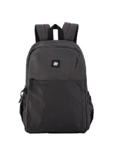 Mochila negra con bolsillo oculto en la espalda, bolsillo delantero oculto, impermeable, elástico al dorso para carry on, correas laterales de compresión, bolsillos laterales con red y bolsillo interior para notebook.