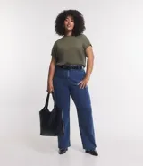 Blusa tipo muscle tee de Ashua, confeccionada en tejido ribana con textura acanalada, cuello redondo y diseño sin mangas.