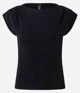 Blusa de viscosa color marrón oscuro, de corte ajustado, con cuello redondo, sin mangas y diseño con pliegues en los hombros.