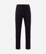 Pijama masculino compuesto por una blusa de manga larga con cuello redondo en tejido de media malla con rayas finas y un pantalón largo liso de corte recto.