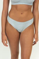 Pack de dos bombachas vedetinas color celeste claro, de tejido morley.