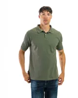 Remera polo de manga corta, color verde militar, con cuello y tapeta de dos botones.