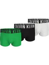 Pack de tres boxers ajustados de algodón con cintura elástica distintiva de la marca Calvin Klein. Incluye un modelo verde, uno negro jaspeado y uno blanco.