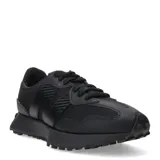 Championes New Balance modelo 327, color negro, con parte superior de malla y superposiciones de material sintético. Presenta el logo 'N' sobredimensionado en el lateral y suela exterior con tacos pronunciados.