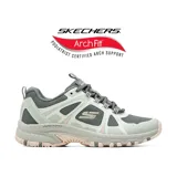 Championes deportivos Skechers modelo Arch Fit Hillcrest, diseñados para actividades al aire libre y trekking. Presentan una combinación de malla resistente con paneles de cuero, sistema de soporte de arco certificado Arch Fit y suela de goma de alta tracción.