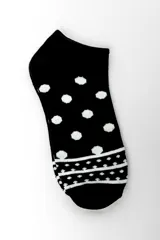Pack de tres pares de medias cortas tipo ankle con diseños estampados en tonos negro, gris y blanco.