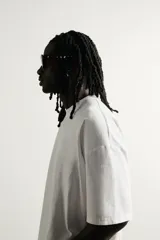 Camiseta de algodón con cuello redondo y mangas cortas, de corte relaxed fit y efecto lavado gris.