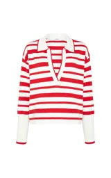 Sweater de punto Le Lis Blanc con diseño de rayas horizontales rojas y blancas, cuello polo con escote en V profundo, mangas largas de hombros caídos y puños acanalados.