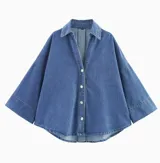 Camisa vaquera de manga ancha con solapa y cierre frontal de botones.