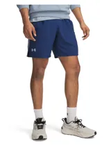 Short deportivo Under Armour modelo UA Launch 7, color azul, con bolsillos laterales, forro interior y logo reflectante.