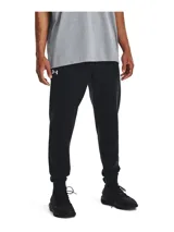 Pantalón de jogging Under Armour, modelo Rival Fleece, color negro. Confeccionado en tejido de mezcla de algodón con interior cepillado, cuenta con cintura elástica con cordón, bolsillos laterales y puños acanalados en los tobillos. Presenta el logo de la marca estampado en la pierna derecha.