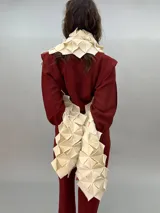 Bufanda larga multicolor de lana merino, tejida con cuadrados ensamblados.