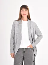 Saco abierto de tejido de punto color negro, con cuello solapa acanalado y mangas largas.