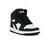 Zapatilla urbana Diadora modelo Milano II, caña alta, color blanco y negro. Diseño inspirado en el baloncesto con cordones negros y logo blanco en el lateral.