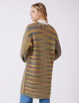 Cárdigan largo multicolor de tejido melange, sin botones, con puños ajustados que crean un efecto de manga abullonada.