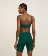 Short ciclista Get Over de microfibra color verde oscuro, de tiro alto y diseño ajustado con bolsillos laterales funcionales.