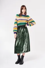 Falda midi de lentejuelas en color verde oscuro, con diseño plisado y cintura elástica.