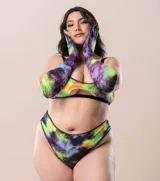 Pantie de algodón color negro con borde de puntilla blanca.