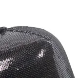 Gorra de béisbol negra con lentejuelas y malla en la parte trasera.