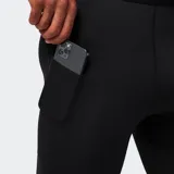 Short de compresión deportivo color negro, con cintura elástica con logo de la marca y logo reflectante en el muslo. Diseñado con tecnología de absorción de sudor y tejido elástico en cuatro direcciones.