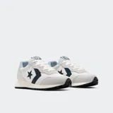 Championes urbanos Converse Omega Trainer, color blanco con detalles en gris y azul marino, confeccionados en gamuza y malla, con logo de estrella y galón en los laterales y entresuela de EVA.