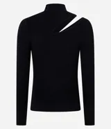 Blusa ajustada de punto leve color negro, con cuello alto, mangas largas y abertura en el hombro.