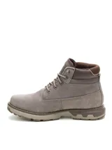 Bota Caterpillar modelo Pursue, color gris carbón, con capellada de nobuk y gamuza. Cuenta con suela inspirada en tractores Caterpillar, entresuela de EVA, amortiguación en el talón y cuello acolchado.