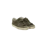 Championes Golden Goose modelo Super-Star Low-Top, color verde militar con acabado efecto desgastado, estrella lateral característica y suela de goma envejecida.