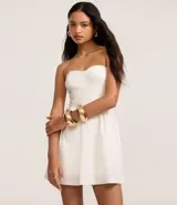 Enterito corto blanco de bengalina, con escote corazón y sin breteles.