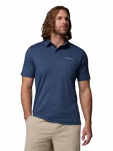Polo Columbia modelo Parsons Point de color azul marino, de manga corta y cuello camisero con cierre frontal de botones. Confeccionado con tecnología Omni-Shade™ UPF 50 y Omni-Wick™.