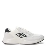 Championes Umbro de estilo urbano, confeccionados en una combinación de materiales textiles y sintéticos en color negro. Presentan un diseño de silueta moderna con cierre de cordones y el logo de la marca aplicado en el lateral.