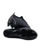 Championes de fútbol Umbro Velocita II HG, color negro con detalles en gris. Capellada de flyknit y TPU, forro de PU, suela de TPU y plantilla de EVA Foam y mesh.