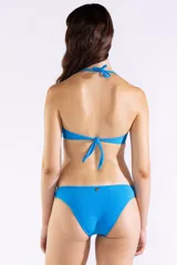 Top de bikini color azul cobalto con tirantes finos y diseño clásico de escote redondeado.