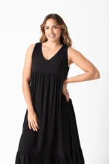Vestido midi negro de algodón con escote en V y corte imperio.