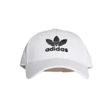 Gorra Adidas blanca con logo Trefoil bordado en negro en el frente.