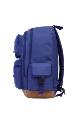 Mochila negra con base marrón, múltiples bolsillos frontales y laterales, tiras regulables y espalda acolchada.