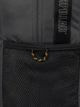 Mochila Caterpillar Explorer de poliéster ripstop color antracita. Cuenta con compartimento principal con bolsillo acolchado para laptop, bolsillo frontal con cremallera y cordón para llavero, bolsillos laterales de malla, correas acolchadas para los hombros y panel trasero. Incluye asa de transporte superior, detalles de cordones y logo reflectante estampado.