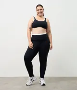 Pantalón legging deportivo color marrón con cintura alta en contraste color blanco. Confeccionado en tejido de poliamida y elastano, de ajuste ceñido al cuerpo.