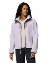 Campera polar Columbia modelo Sequoia Grove, color lila con detalles en tono más oscuro en la zona del cuello y cierre frontal. Presenta cuello alto, bolsillos laterales con cierre y ribetes elásticos en puños y dobladillo.