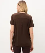 Remera deportiva Get Over de manga corta y cuello redondo, confeccionada en poliamida y elastano.