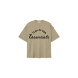 Remera Fear of God Essentials Training 90s de manga corta, color tostado, con diseño holgado y estampado frontal con el texto "Fear of God Essentials" en negro.