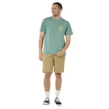 Remera Rip Curl de manga corta y cuello redondo en color verde, con pequeño estampado circular en el pecho que incluye palmeras y la inscripción "Rip Curl".