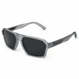 Lentes de sol polarizados con armazón gris translúcido y cristales oscuros, de diseño rectangular con detalles oscuros en las patillas.