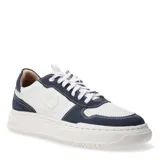 Championes urbanos Democrata modelo Eleko, color negro con suela de plataforma blanca. Presentan un diseño con paneles de cuero sintético liso y perforado, cierre mediante cordones y detalle de logo grabado en el lateral.