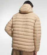 Campera ultraligera gris con capucha, cierre de cremallera, bolsillos con cremallera y diseño acolchado.