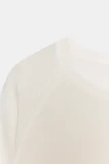 Jersey de punto fino con diseño de rayas horizontales en azul marino y blanco, cuello redondo y manga larga con corte raglán.
