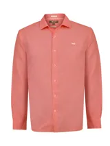 Camisa de manga larga RKF modelo Linenit, confeccionada en lino color salmón, con cierre frontal de botones y pequeño bordado del logo en el pecho.