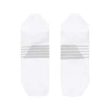 Medias deportivas New Balance Pro Run Tab unisex, color blanco con logo de la marca y rayas horizontales en gris.